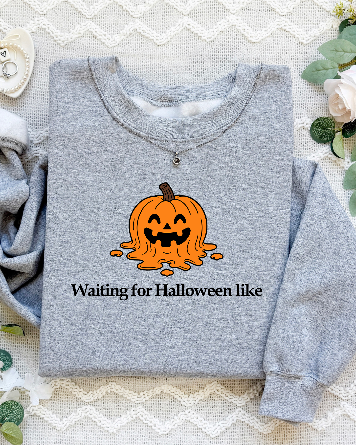 Sudadera bordada «Esperando Halloween»