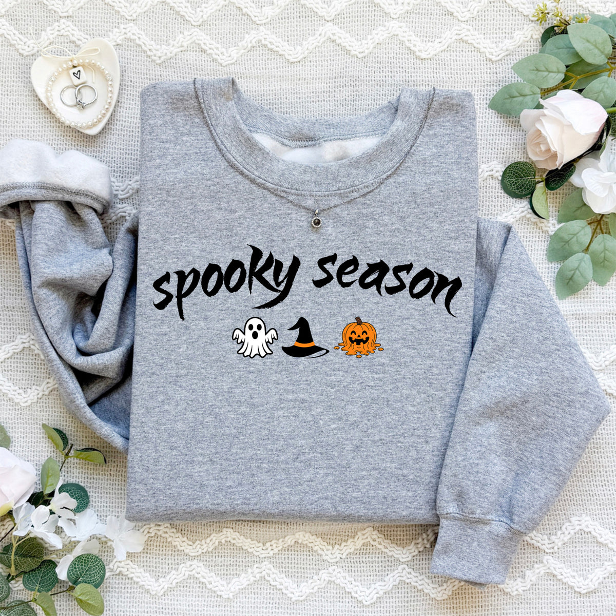Besticktes Sweatshirt „Spooky Season“ – süßer Halloween-Pullover