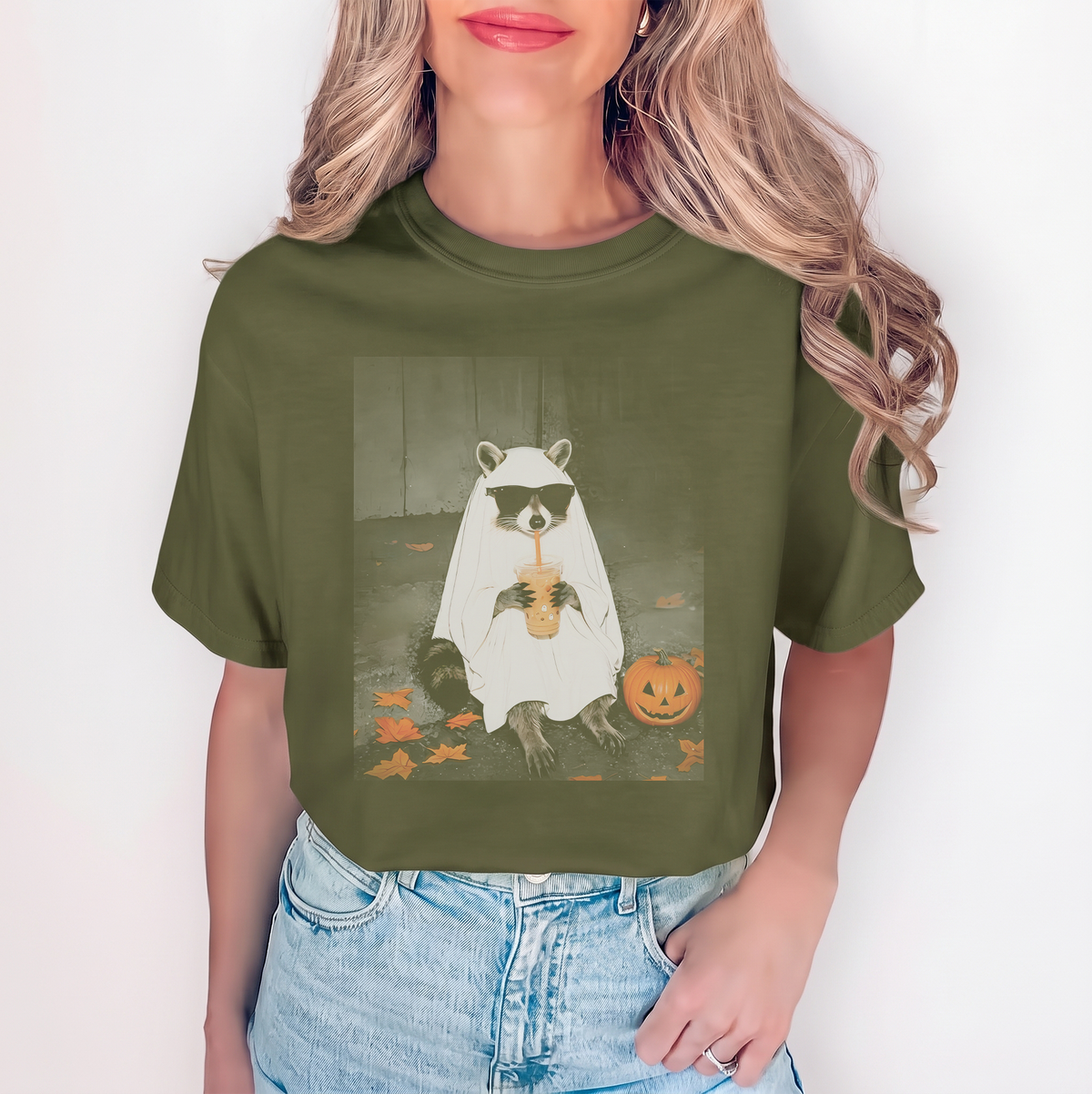 T-Shirt „Geist-Waschbär trinkt Eiskaffee“