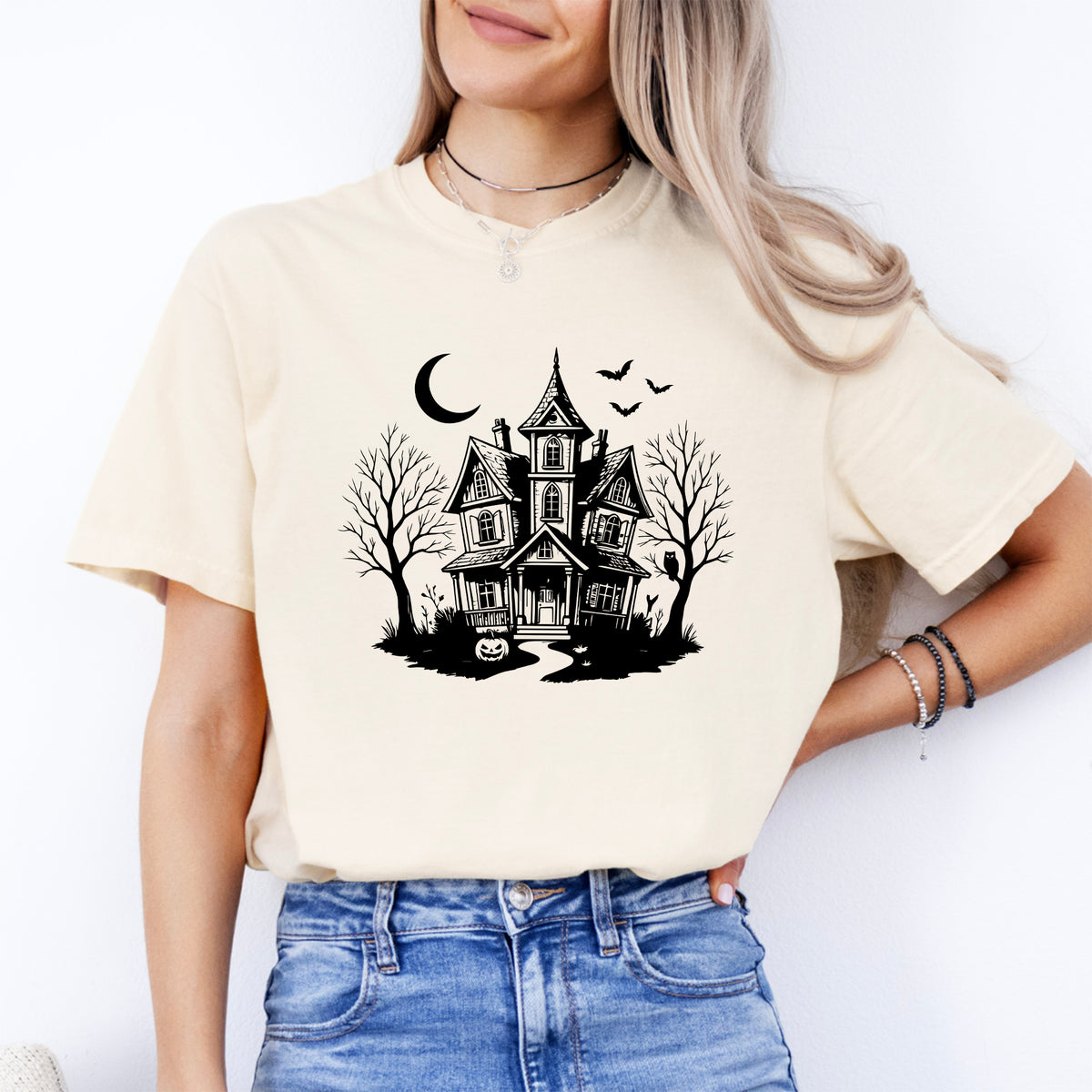 Vintage Spooky Haunted House Graphic T-Shirt – Retro Halloween Casual Shirt