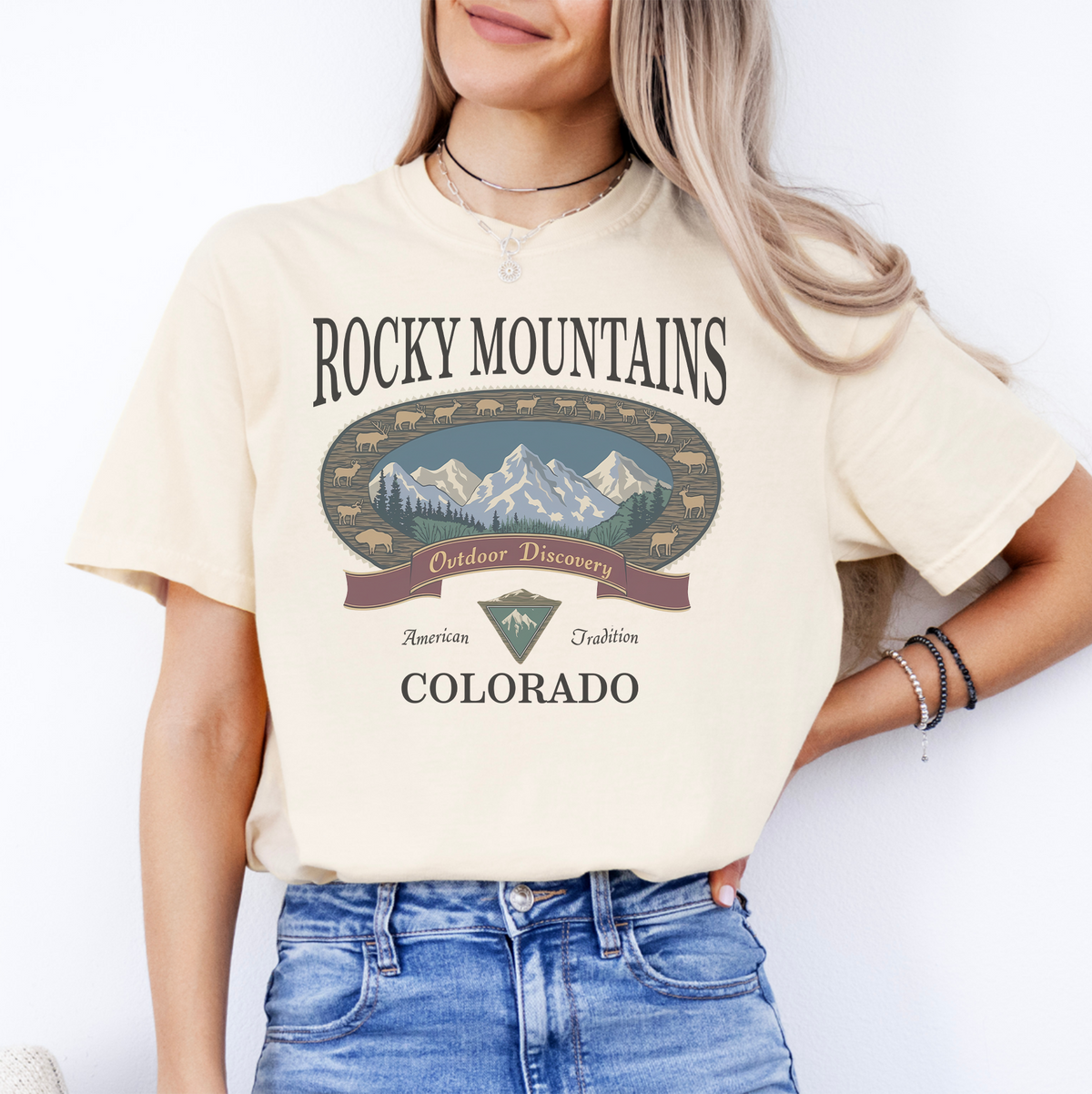 Rocky Mountains Colorado Graphic T-Shirt - Ivory Wild Scenic Crewneck