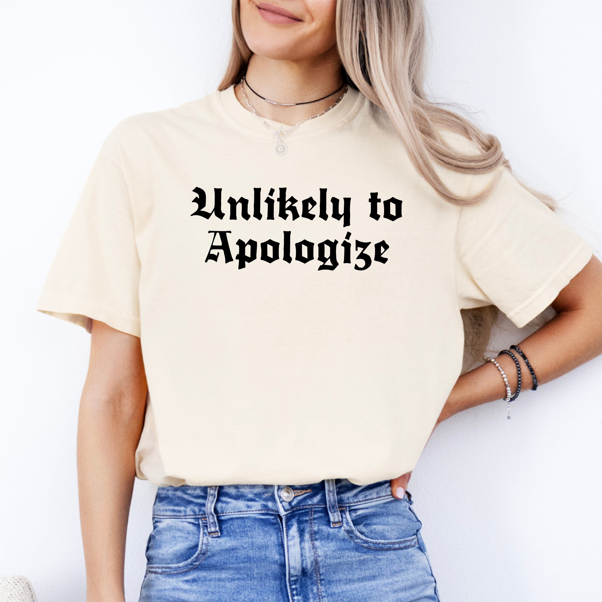 Camiseta gótica «Unlikely To Apologize»