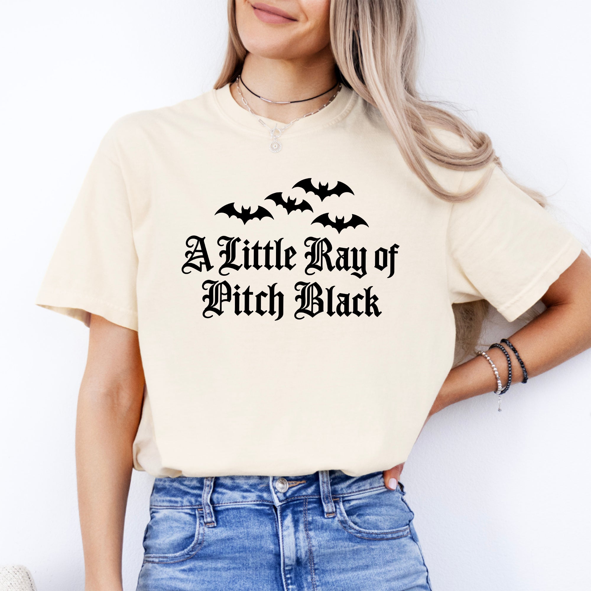 T-shirt brodé « A Little Ray Of Pitch Black »