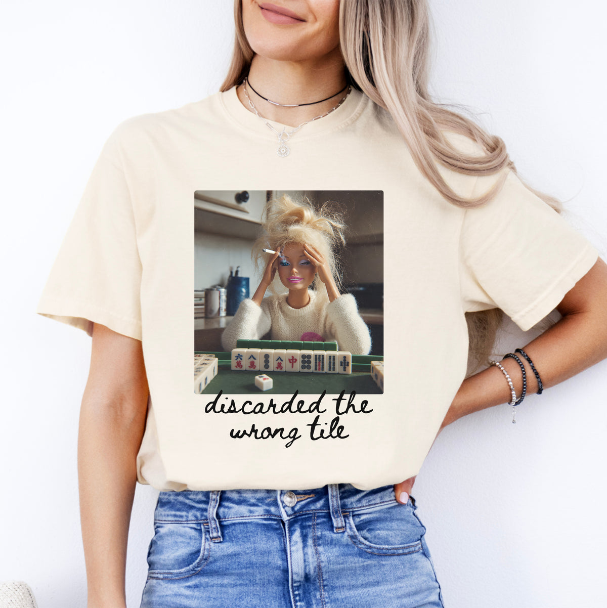 Grafik-T-Shirt für Mahjong-Spieler mit sarkastischem Spruch – „Verwarf den falschen Spielstein“
