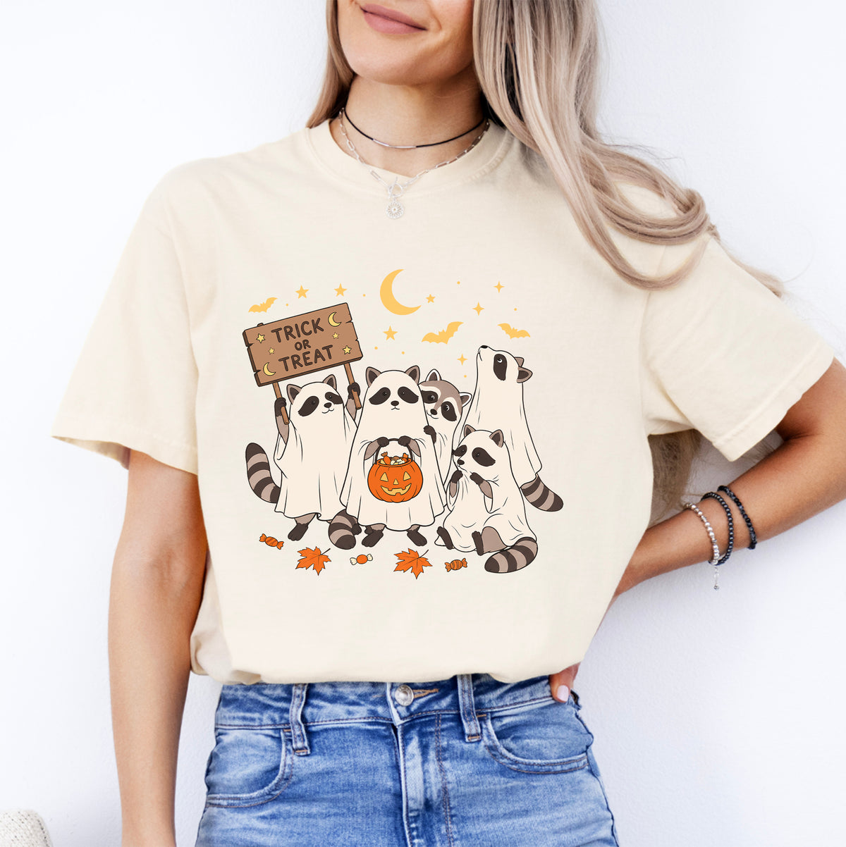 „Cute Raccoon Trick Or Treat“ – Verspieltes Halloween-T-Shirt mit Tiermotiv