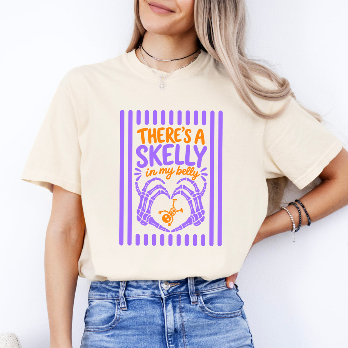 "There's a Skelly in My Belly" T-shirt graphique de grossesse pour Halloween