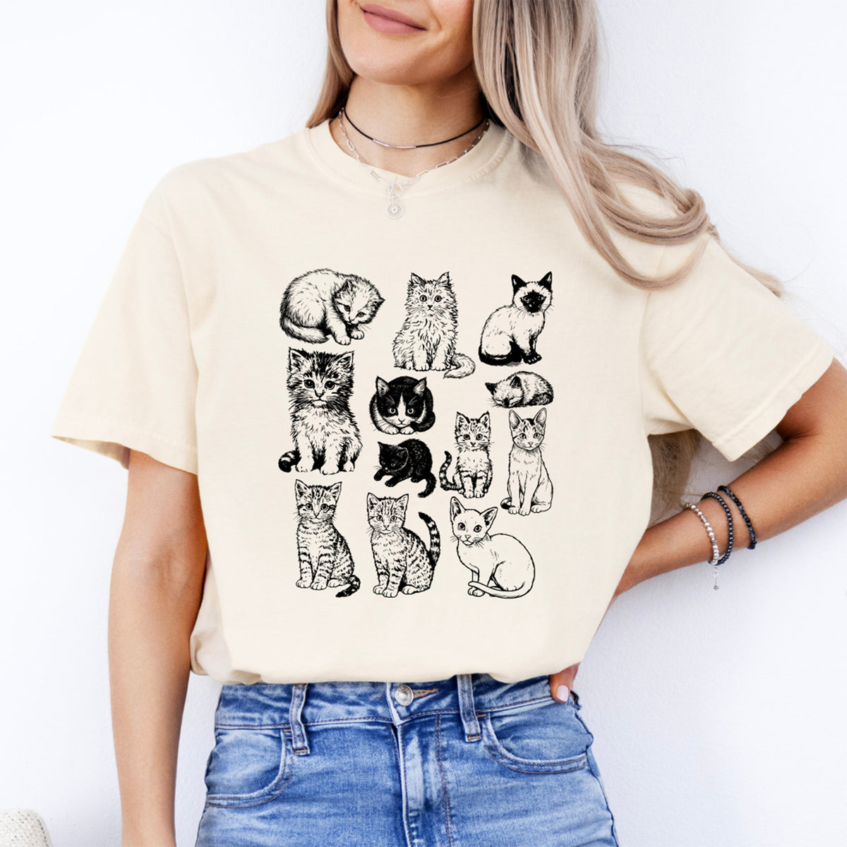 T-shirt ras-de-cou graphique vintage avec croquis de chaton à l’encre