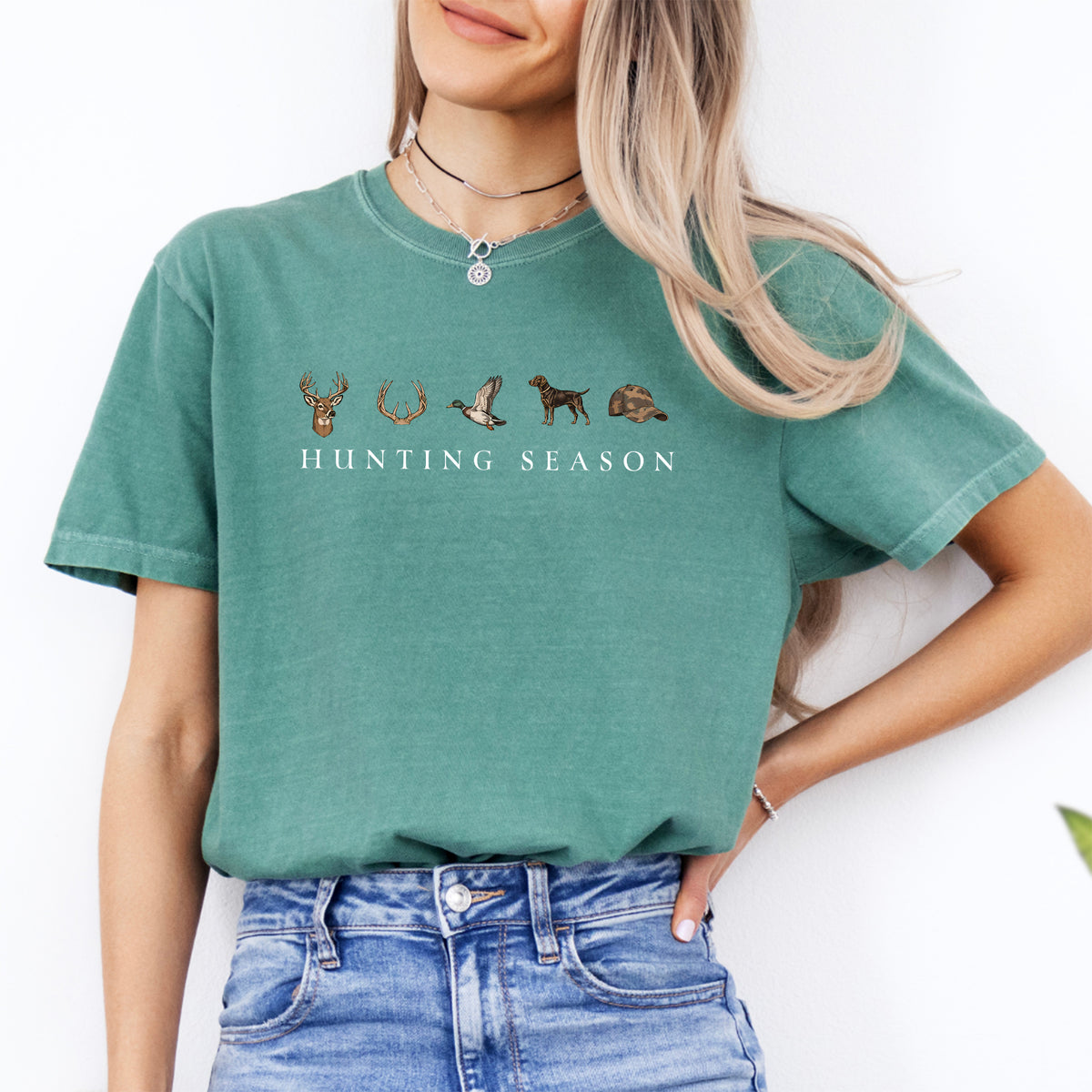 Minimalistisches Outdoor-T-Shirt mit Wildtiermotiv – „JAGDSAISON“