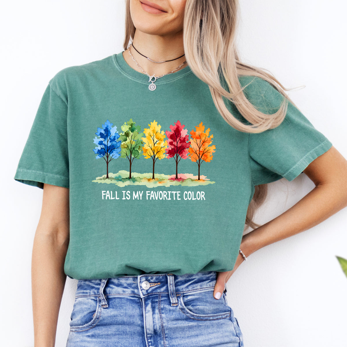 \"Fall Is My Favorite Color\" – T-shirt graphique à l’aquarelle avec arbres d’automne