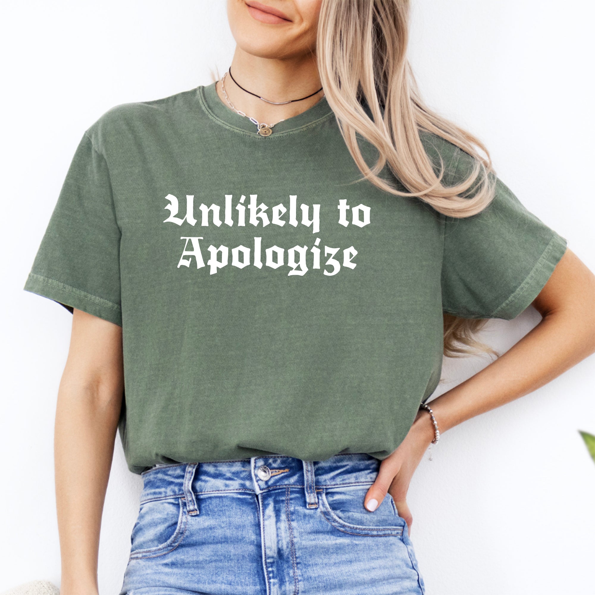 Camiseta gótica «Unlikely To Apologize»