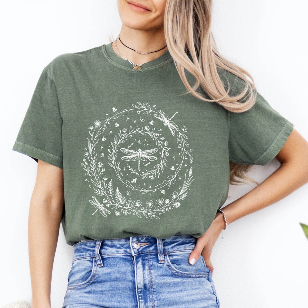 Grafik-Oberteil mit botanischem Libellenkranz – Shirt für Naturliebhaber