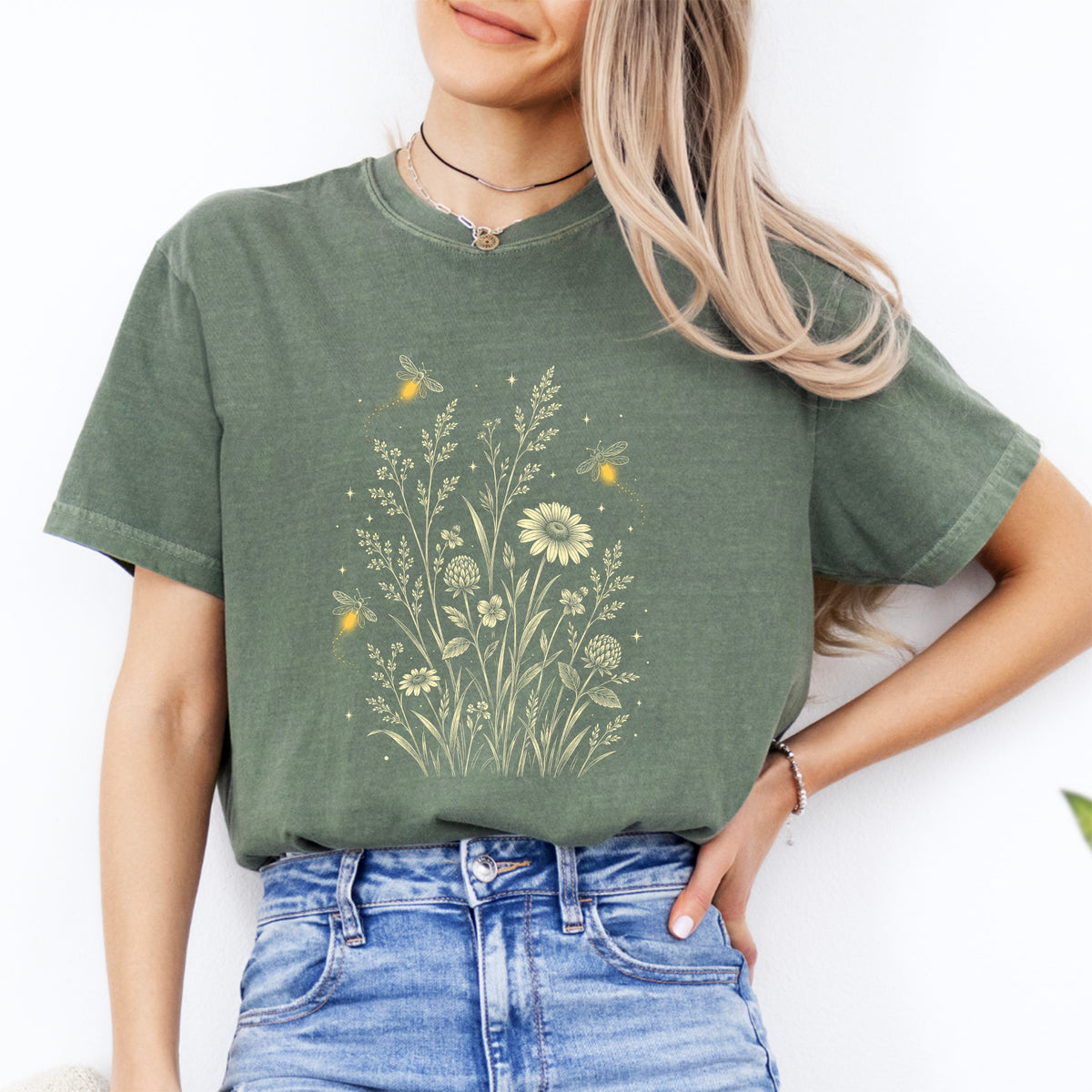 Botanisches Wildblumen-Glühwürmchen-Shirt – Florales Grafik-T-Shirt mit Sommerwiesenmotiv