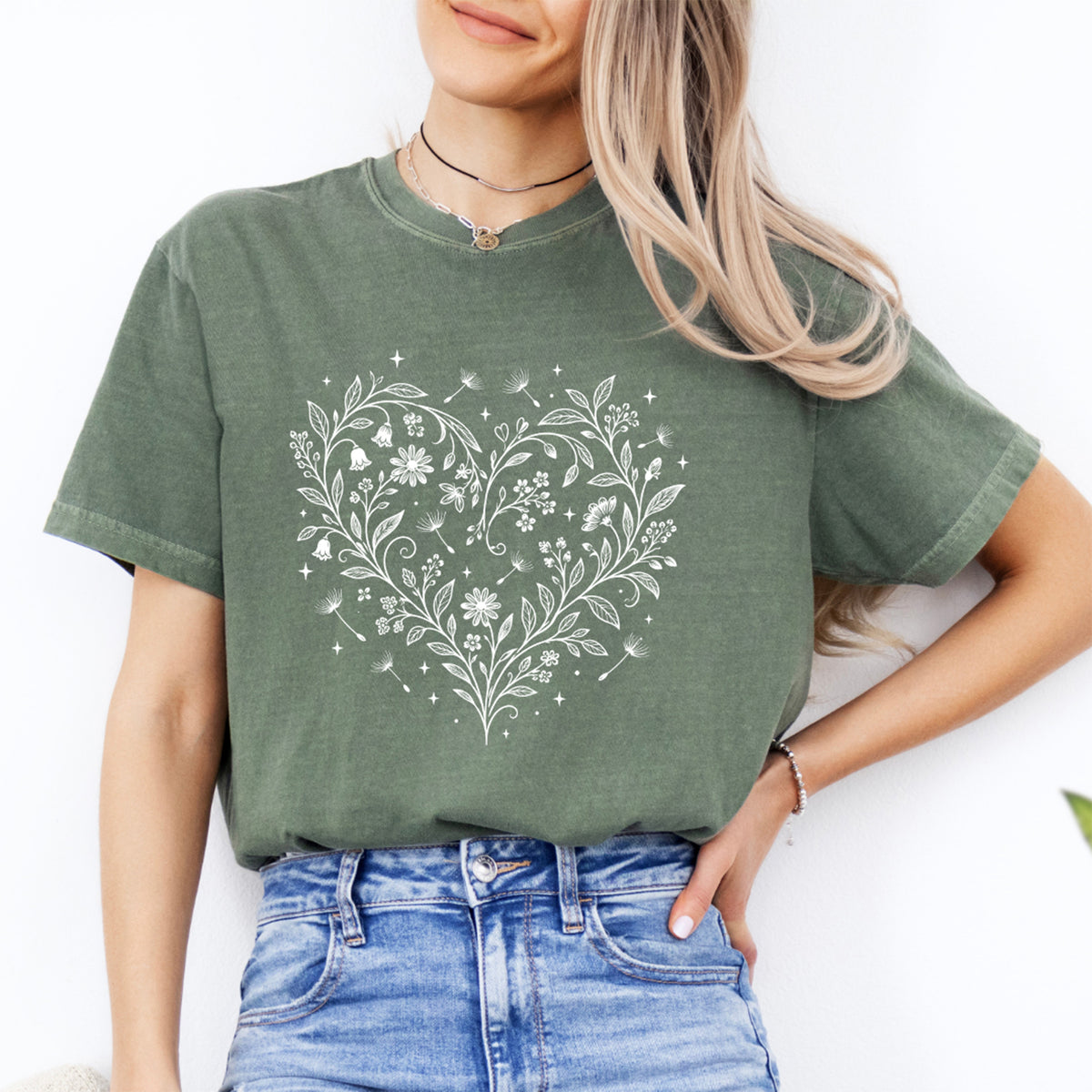 Botanical Wildflower Heart Graphic Tee – Cottagecore Nature Shirt