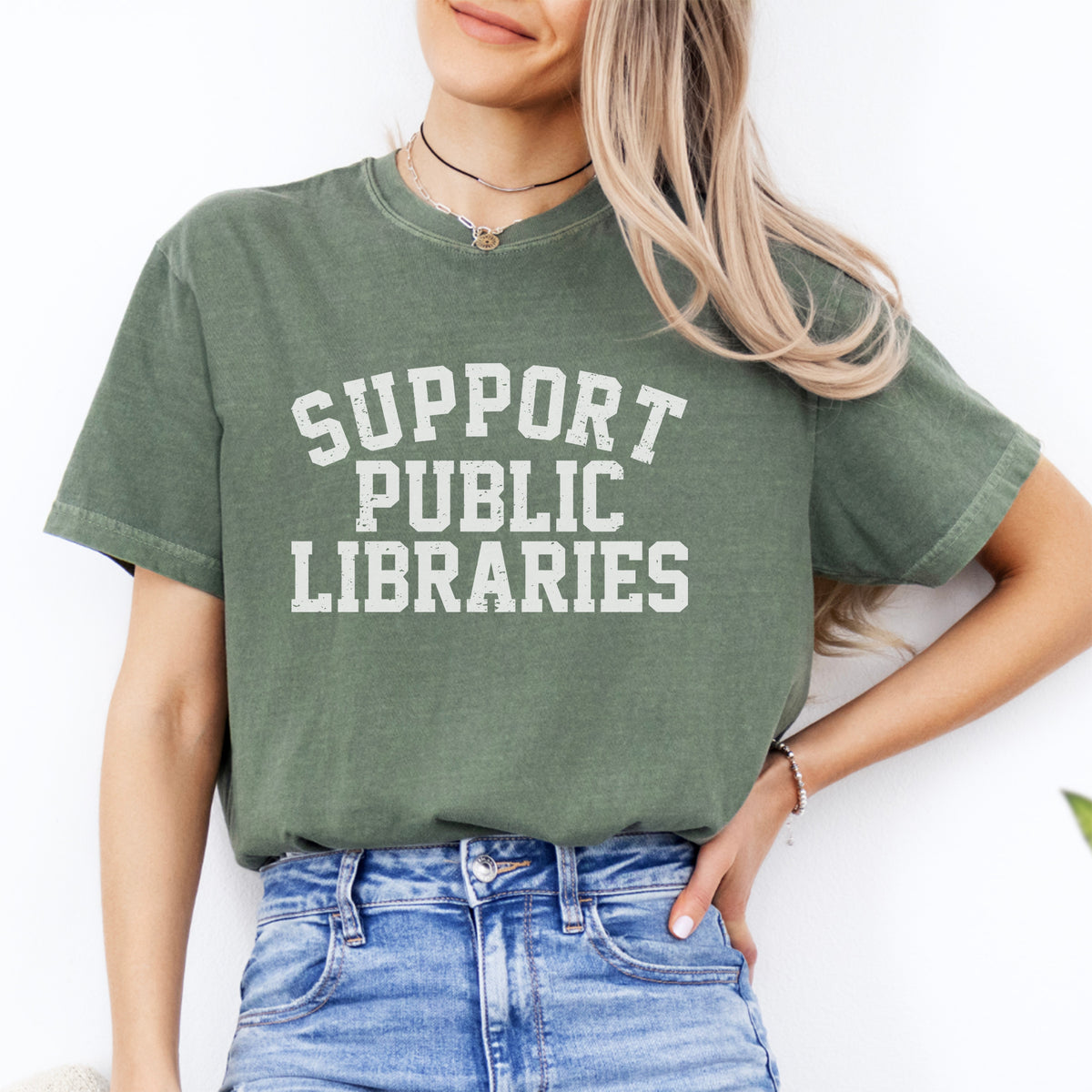 Print-T-Shirt für Bibliothekarinnen und Buchliebhaber – \"Unterstützt öffentliche Bibliotheken\"