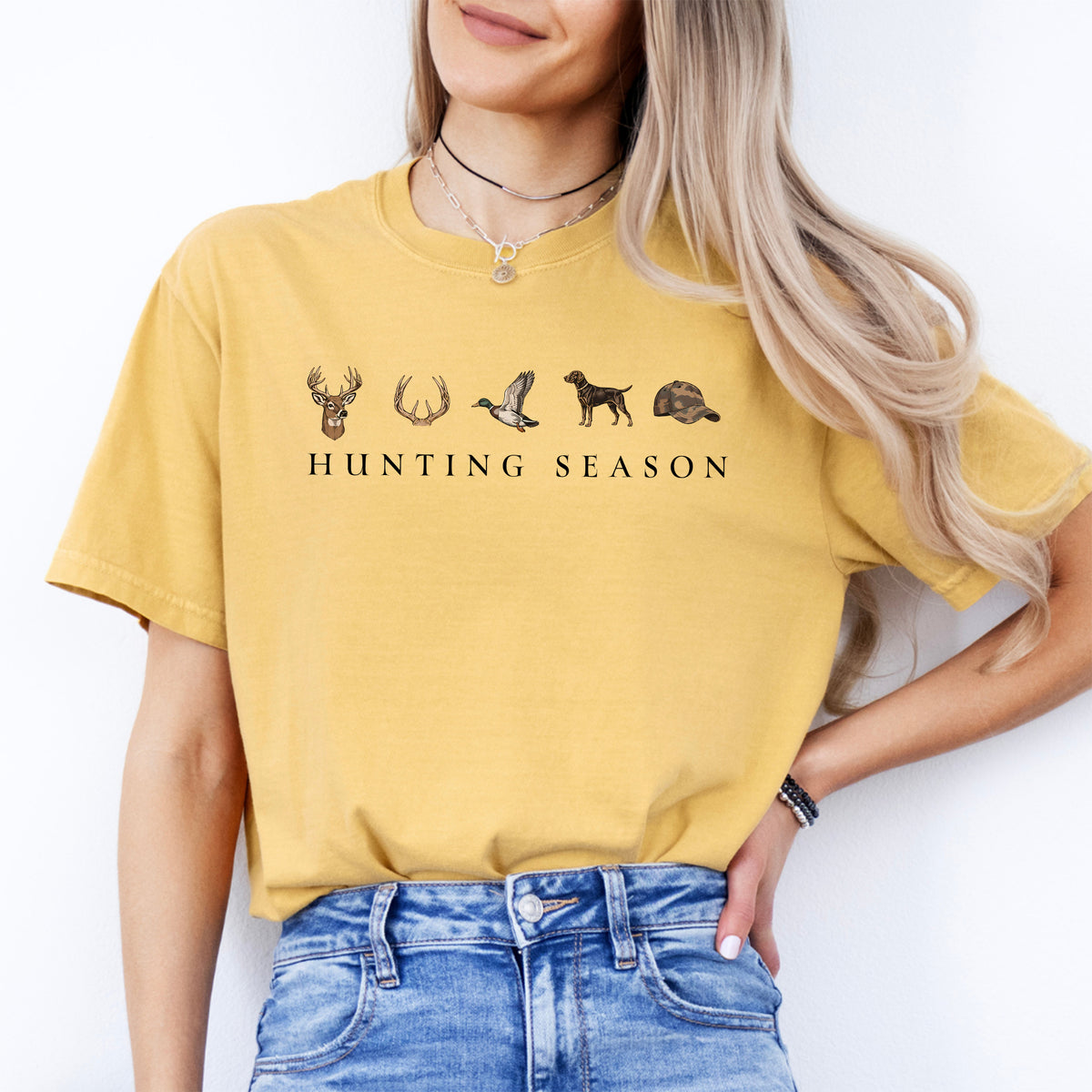 Minimalistisches Outdoor-T-Shirt mit Wildtiermotiv – „JAGDSAISON“