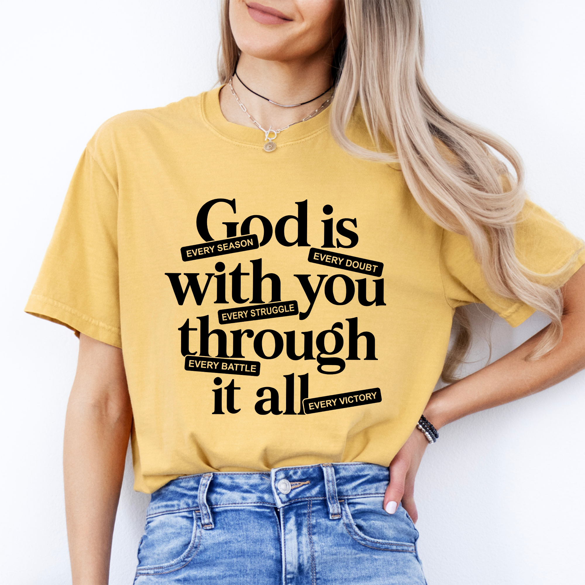 T-shirt « Dieu est avec toi à travers tout »