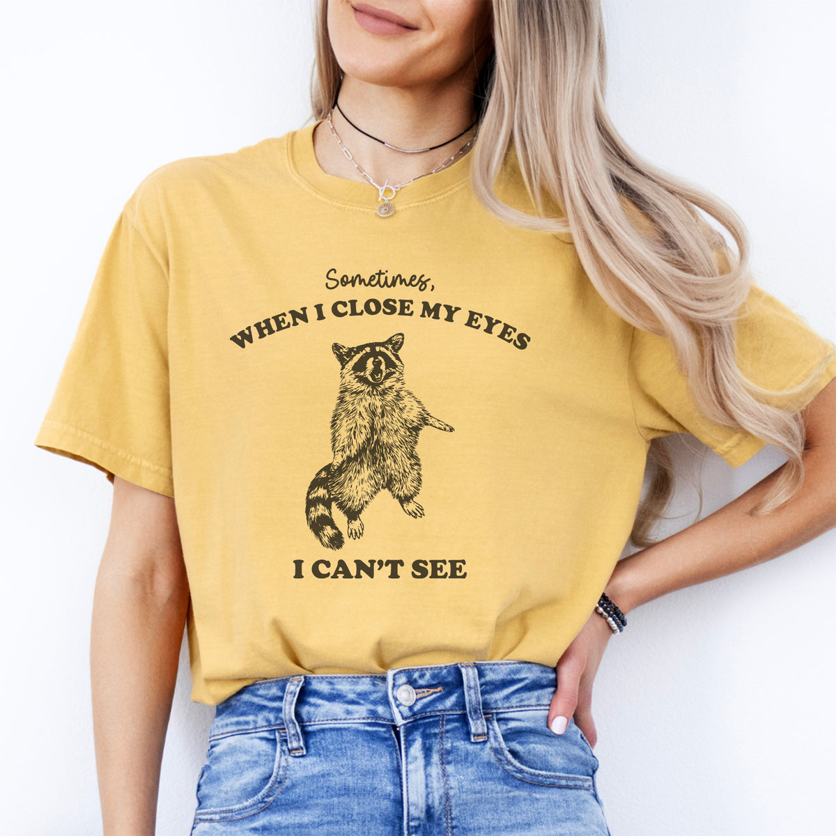 «A veces, cuando cierro los ojos» – Camiseta informal de humor sarcástico