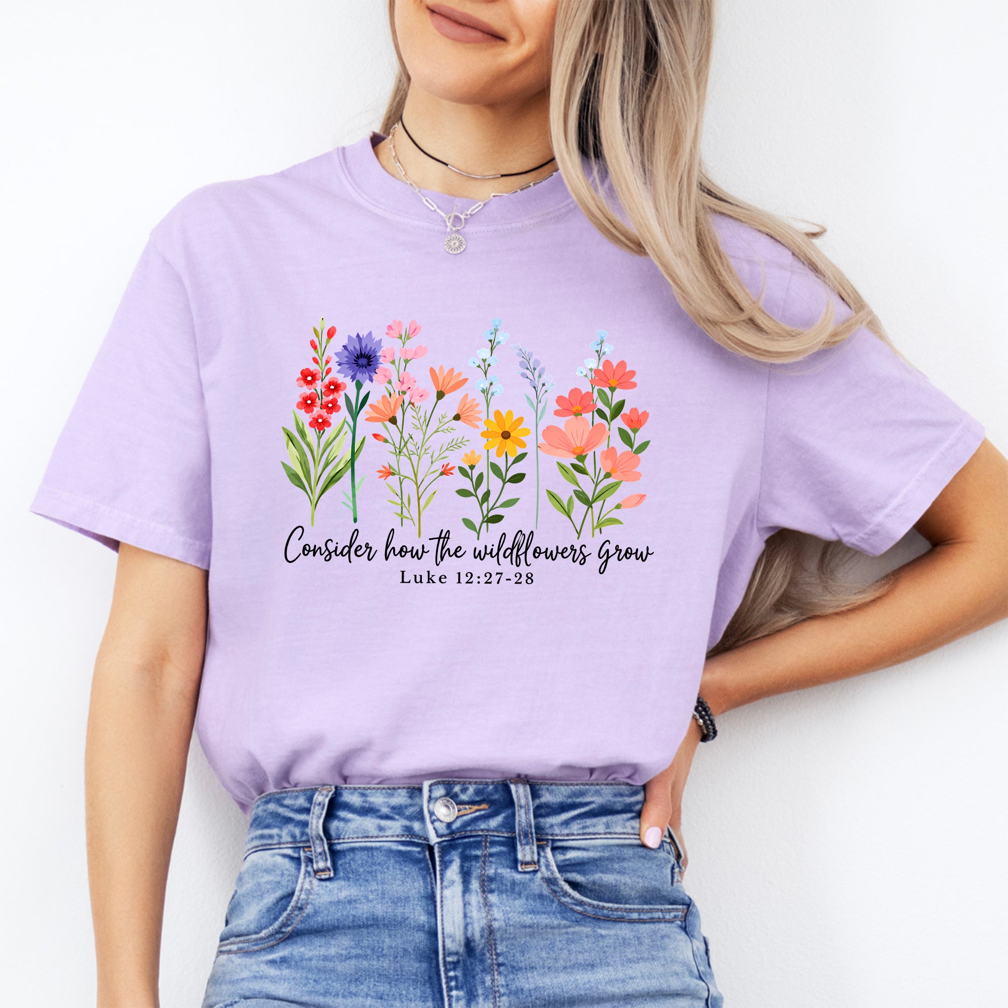 Camiseta con versículo bíblico «Consideren cómo crecen las flores silvestres»