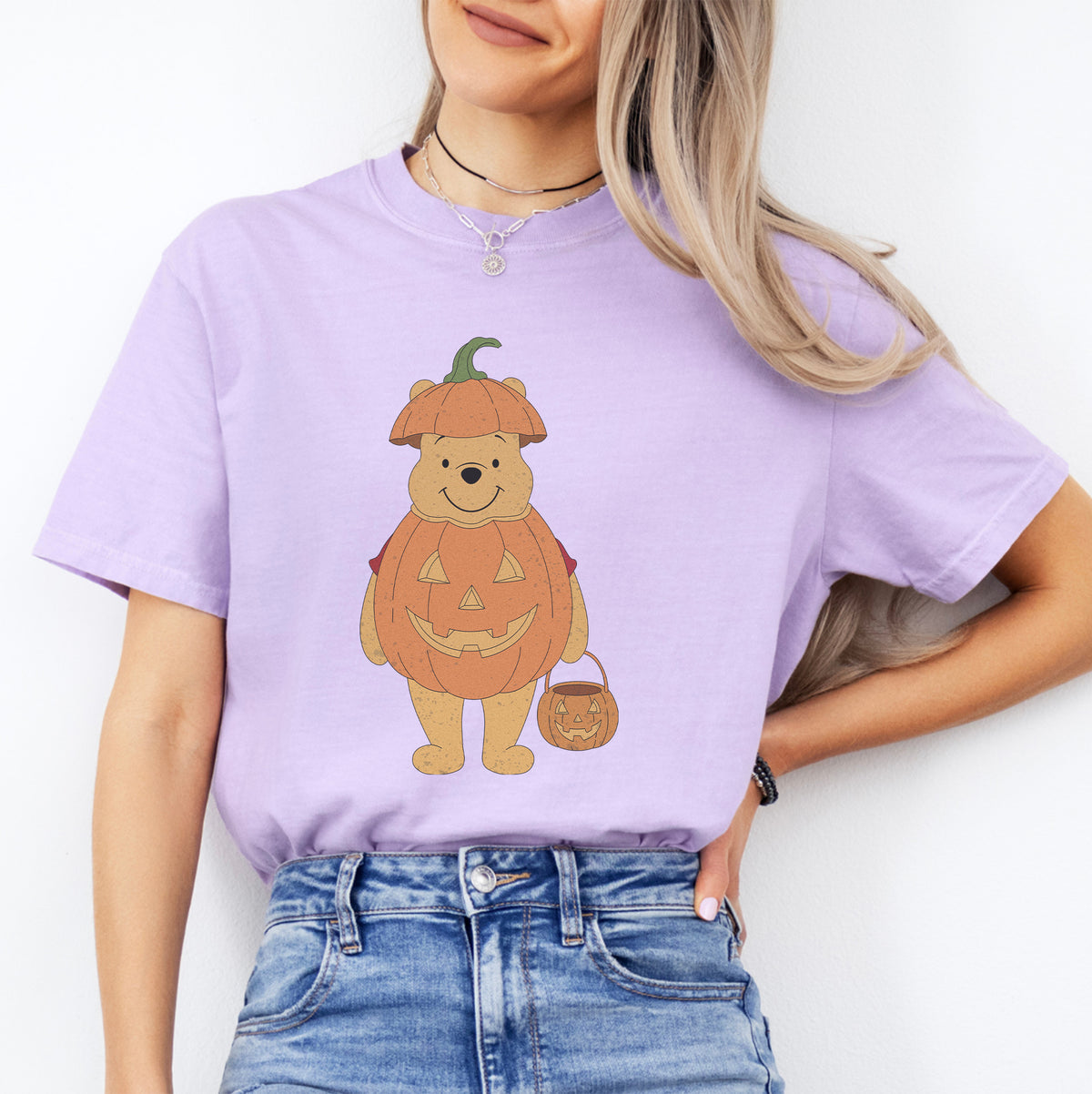 Nostalgisches T-Shirt mit Herbst- und Spooky-Season-Print – \"Winnie Puuh mit Kürbis\"