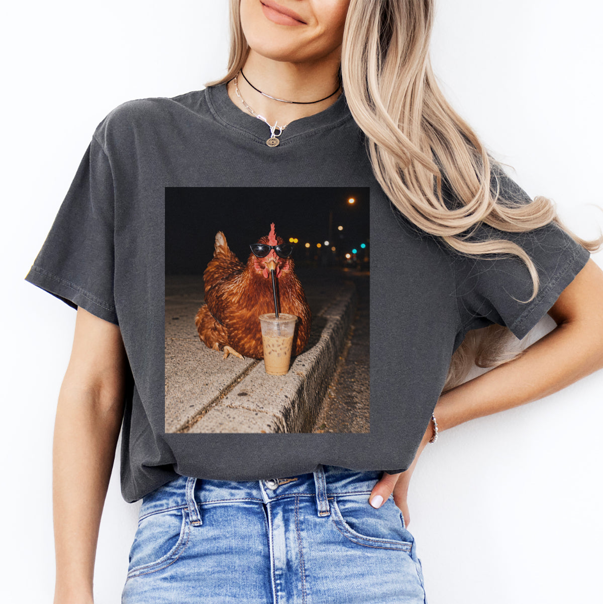 T-shirt « Poulet buvant un café glacé »