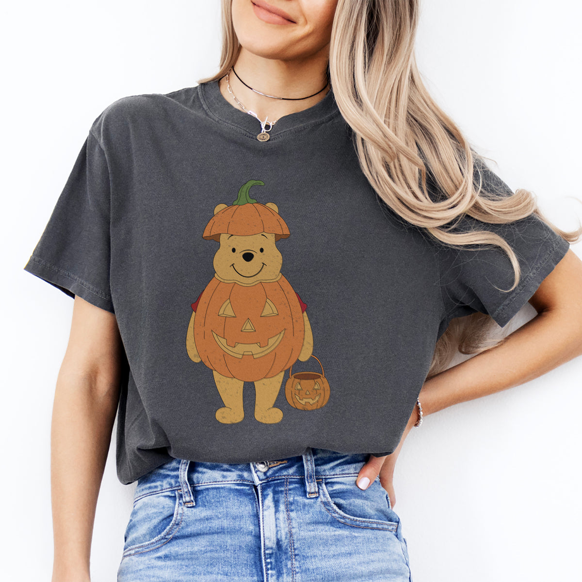 Nostalgisches T-Shirt mit Herbst- und Spooky-Season-Print – \"Winnie Puuh mit Kürbis\"