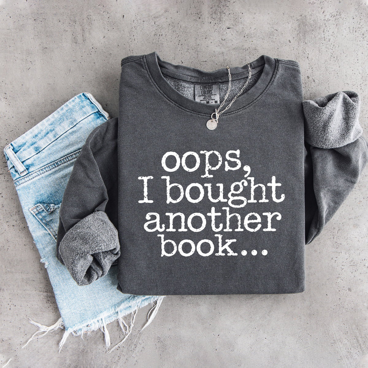 Sweatshirt „Noch ein Buch gekauft“