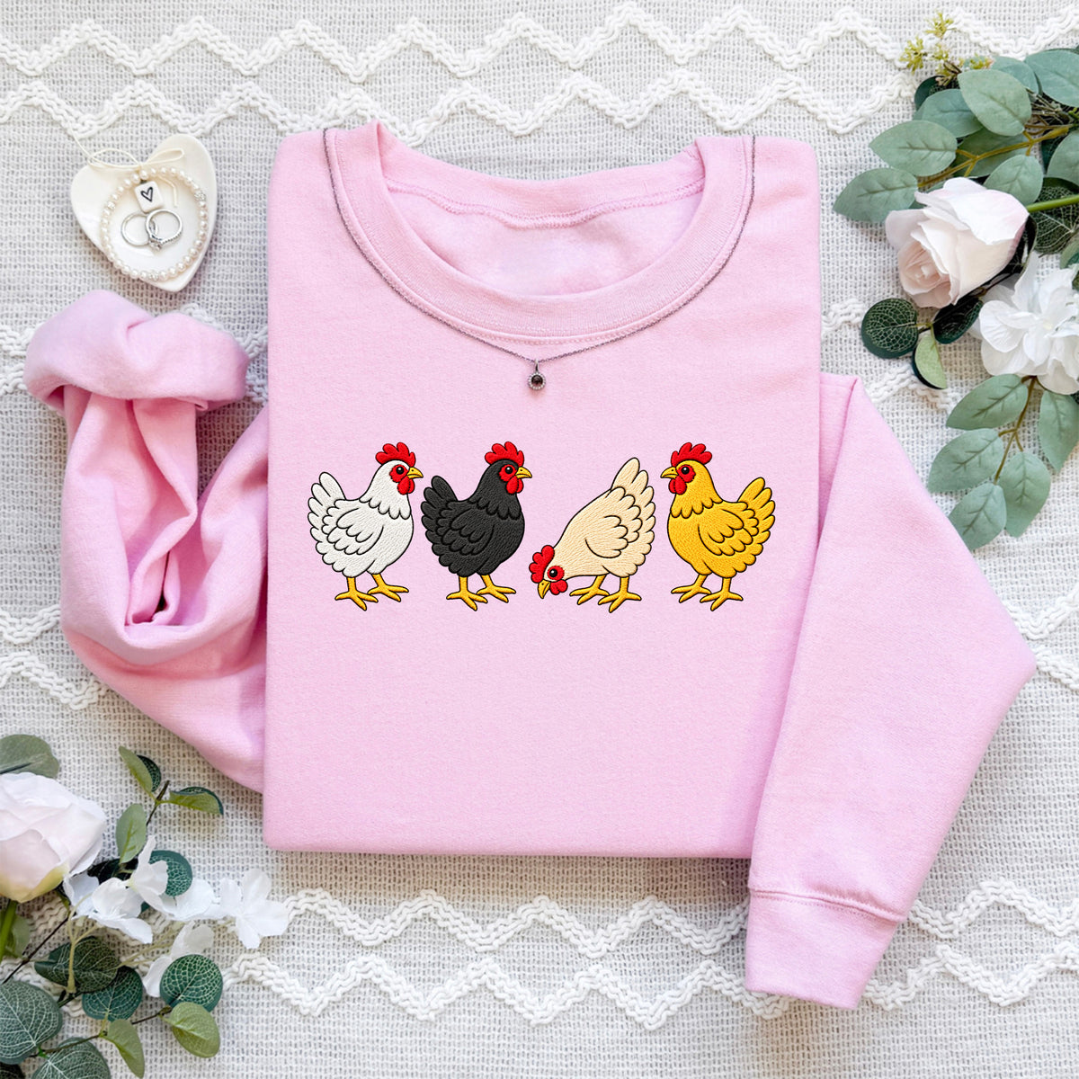 Besticktes Rundhalssweatshirt im Landhaus-Cottagecore-Stil – „Besticktes Huhn“