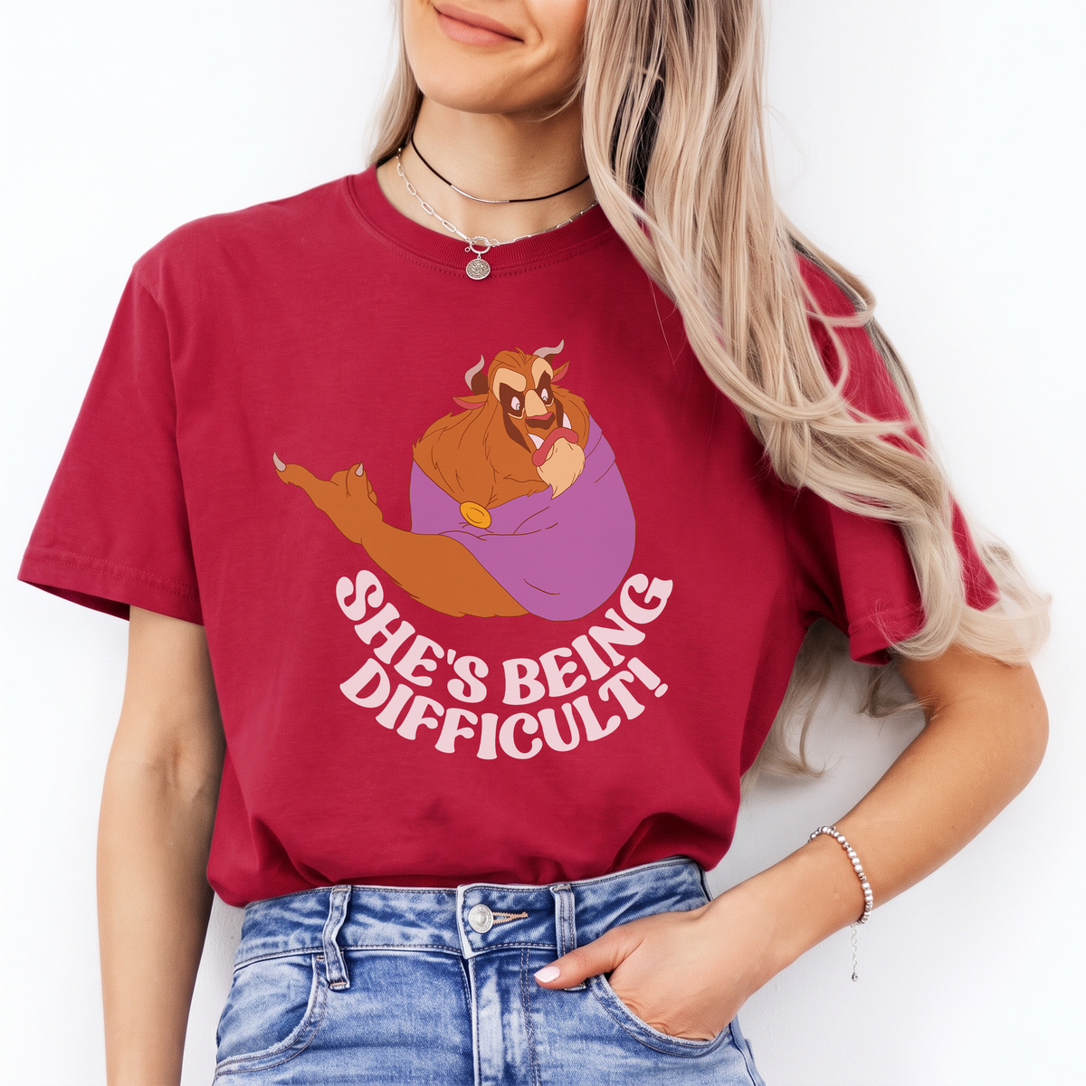 Freches lustiges T-Shirt mit Motiv – \„She's Being Difficult!\“