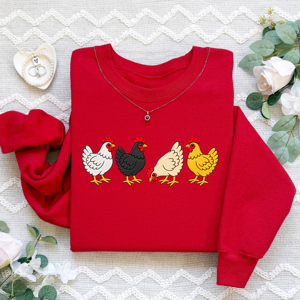 Besticktes Rundhalssweatshirt im Landhaus-Cottagecore-Stil – „Besticktes Huhn“