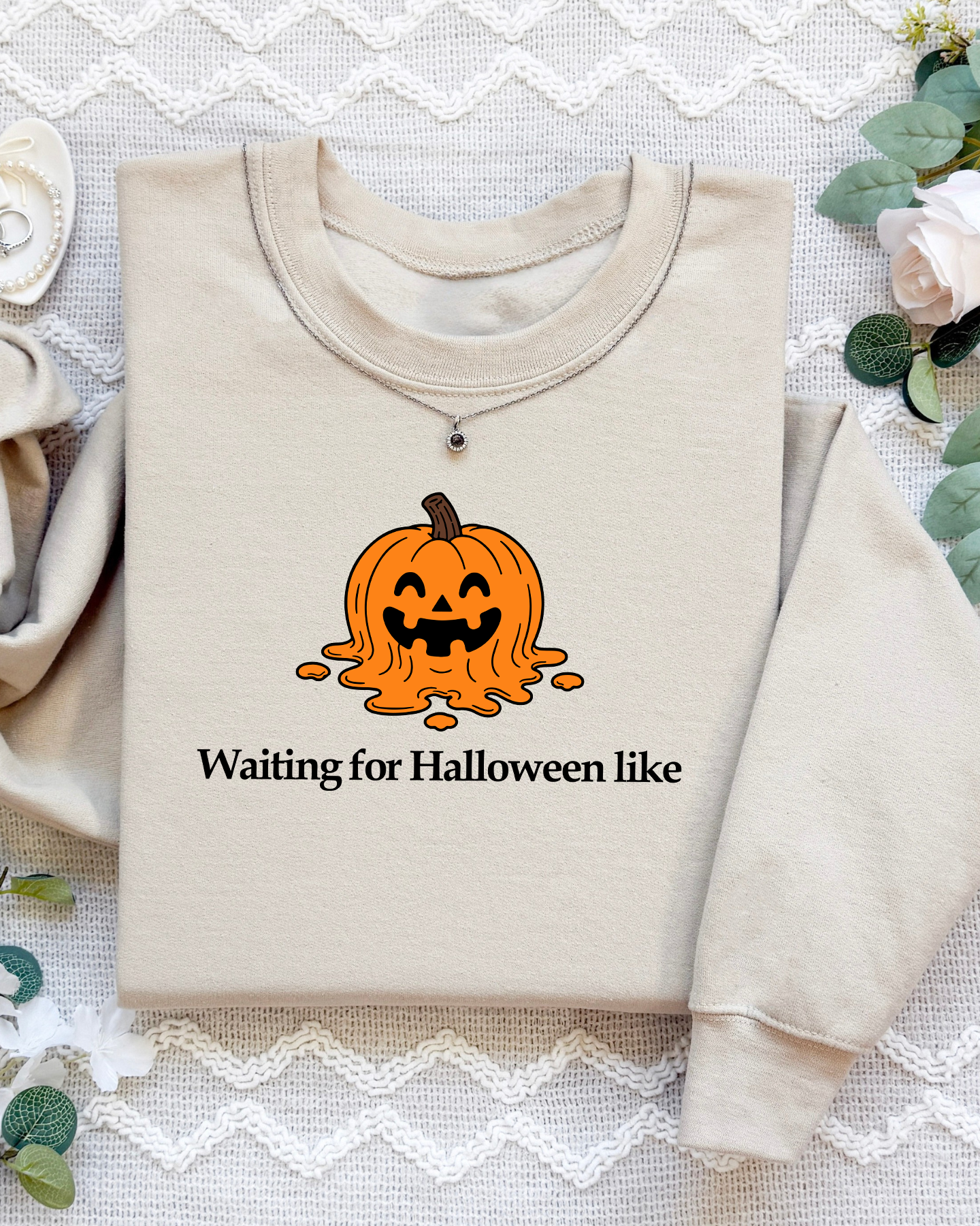 Sudadera bordada «Esperando Halloween»