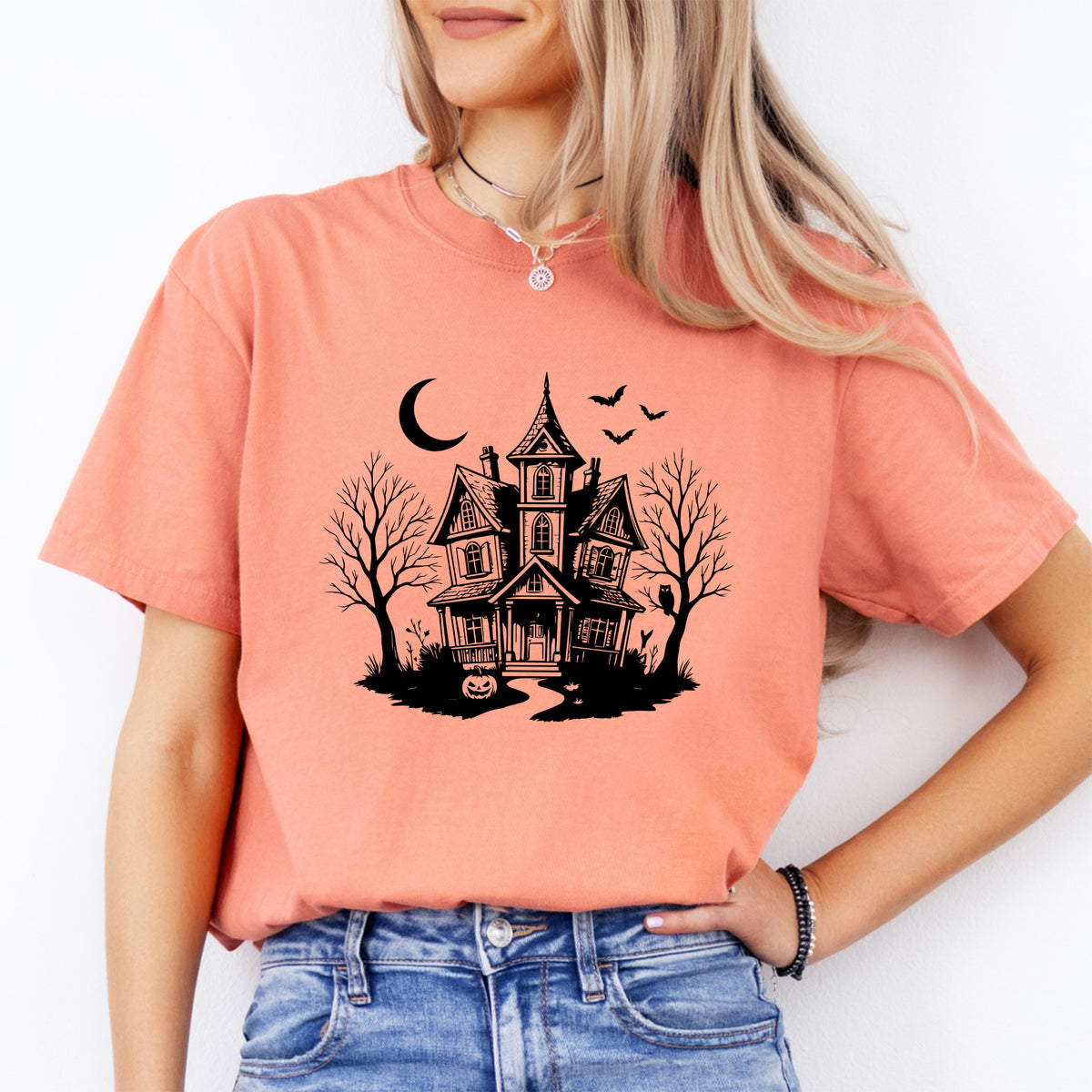 Vintage Spooky Haunted House Graphic T-Shirt – Retro Halloween Casual Shirt