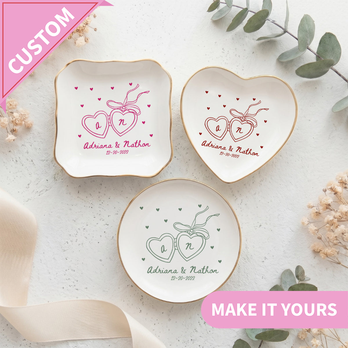 Platillo personalizado para anillos de compromiso con las iniciales de la pareja y la fecha