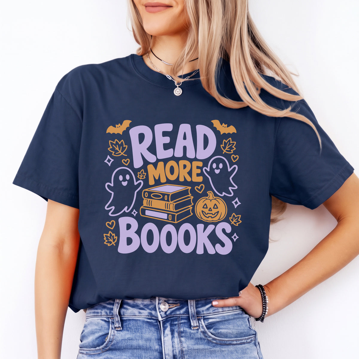 Camiseta gráfica tierna de fantasma para amantes de los libros – \"Read More Boooks\"