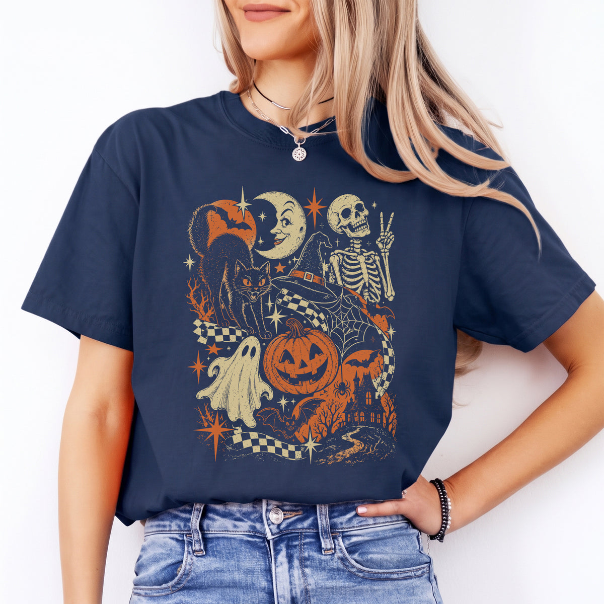 Vintage-Shirt mit nostalgischer Halloween-Collage-Grafik