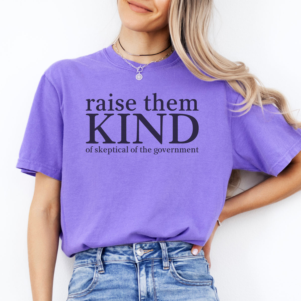 T-Shirt „Raise Them Kind“ für Mütter auf dem Land