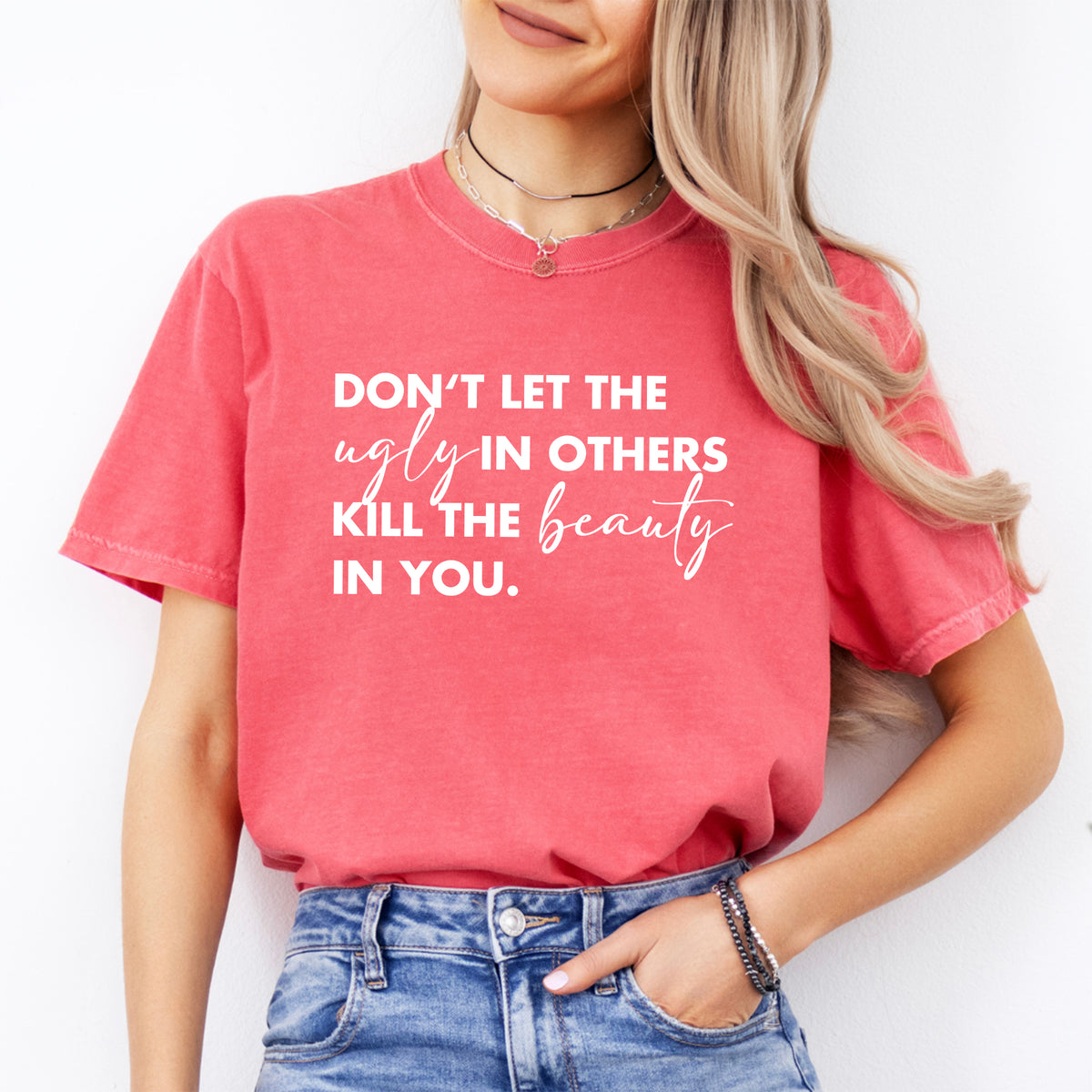 Inspirierendes Grafik-T-Shirt zum Thema Mindset – „Lass nicht zu, dass das Hässliche in anderen die Schönheit in dir zerstört“
