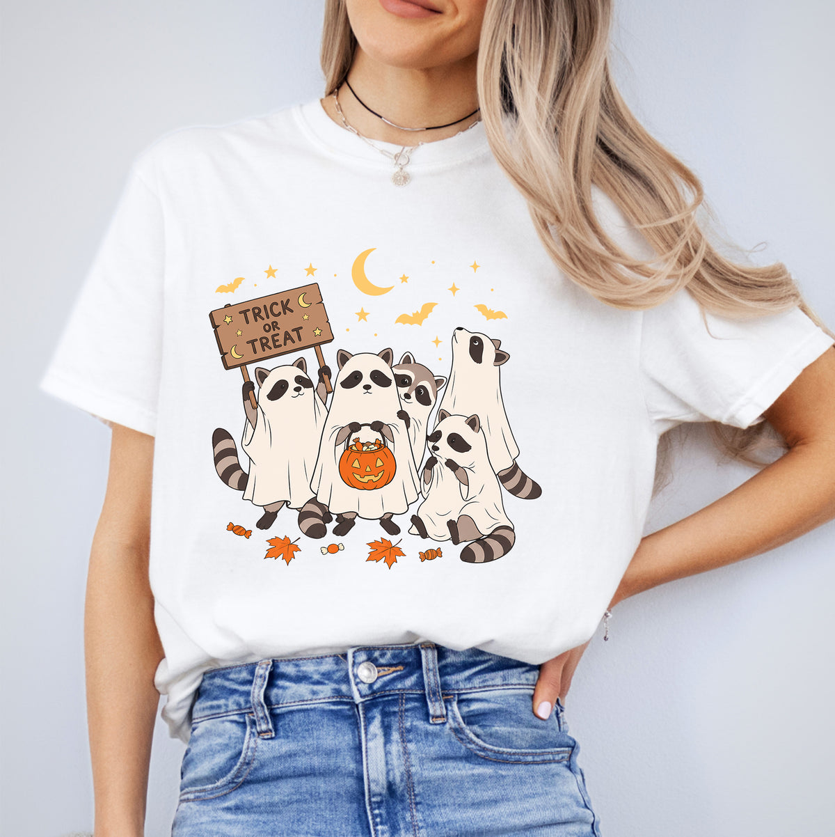 „Cute Raccoon Trick Or Treat“ – Verspieltes Halloween-T-Shirt mit Tiermotiv