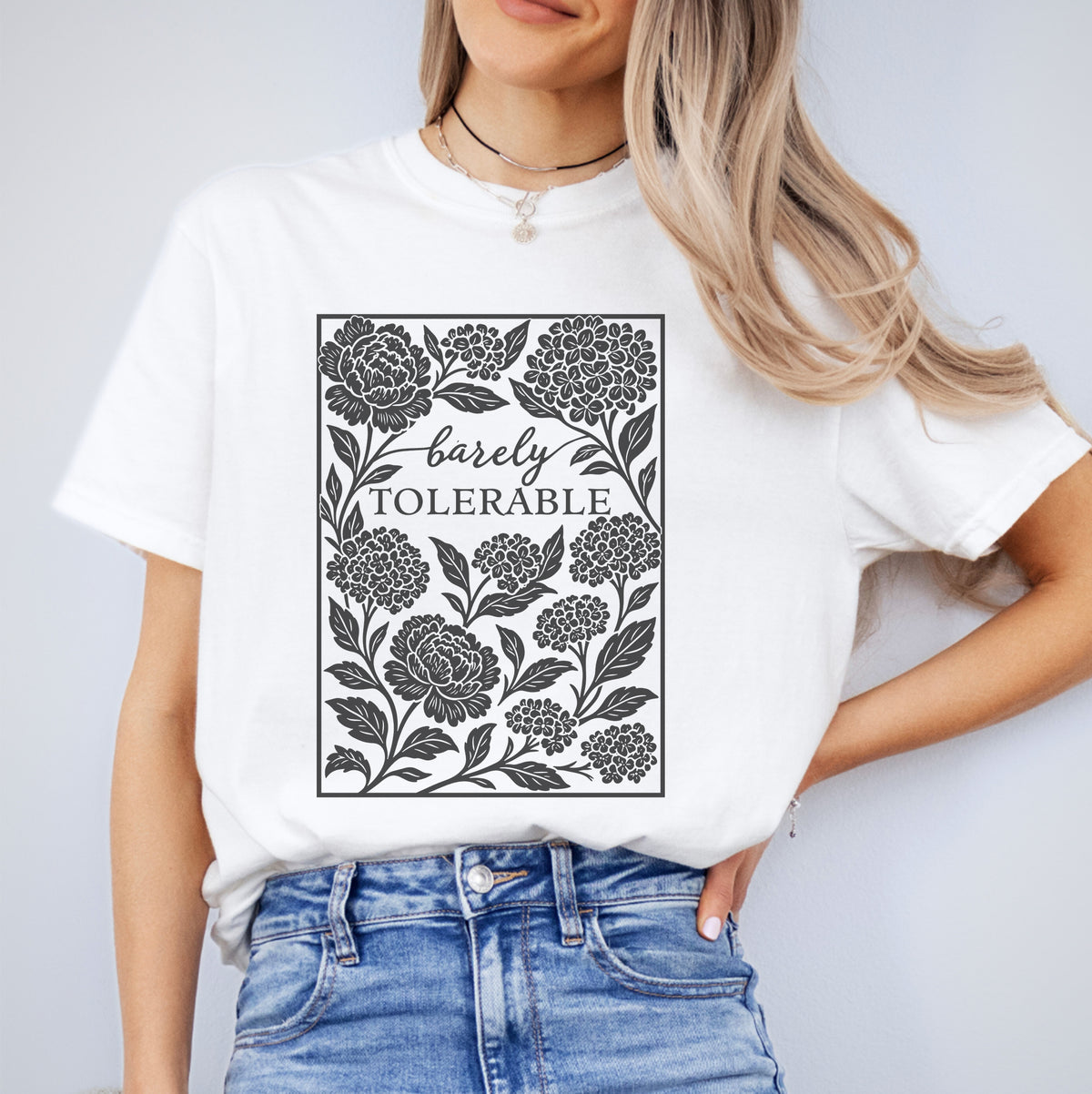 „Barely Tolerable“ – Literarisch-sarkastisches Shirt mit Buchliebhaber-Motiv