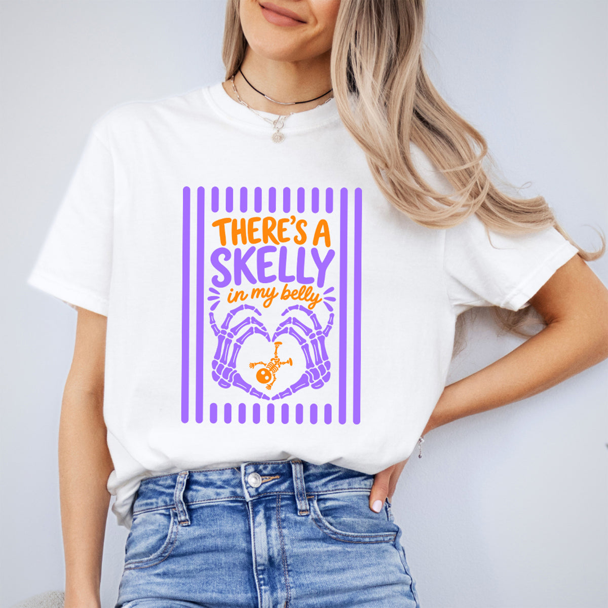 "There's a Skelly in My Belly" T-shirt graphique de grossesse pour Halloween
