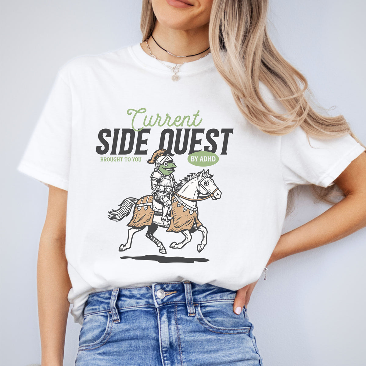 "Current Side Quest Brought To You By ADHD" – Lustiges Ritter-Grafik-T-Shirt