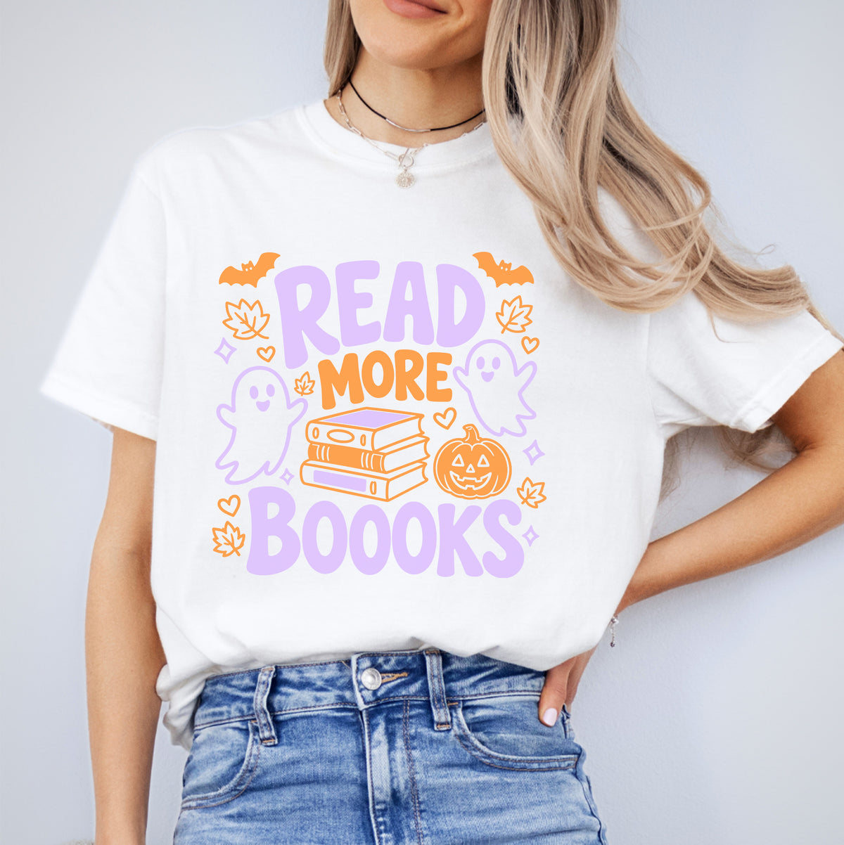 Camiseta gráfica tierna de fantasma para amantes de los libros – \"Read More Boooks\"