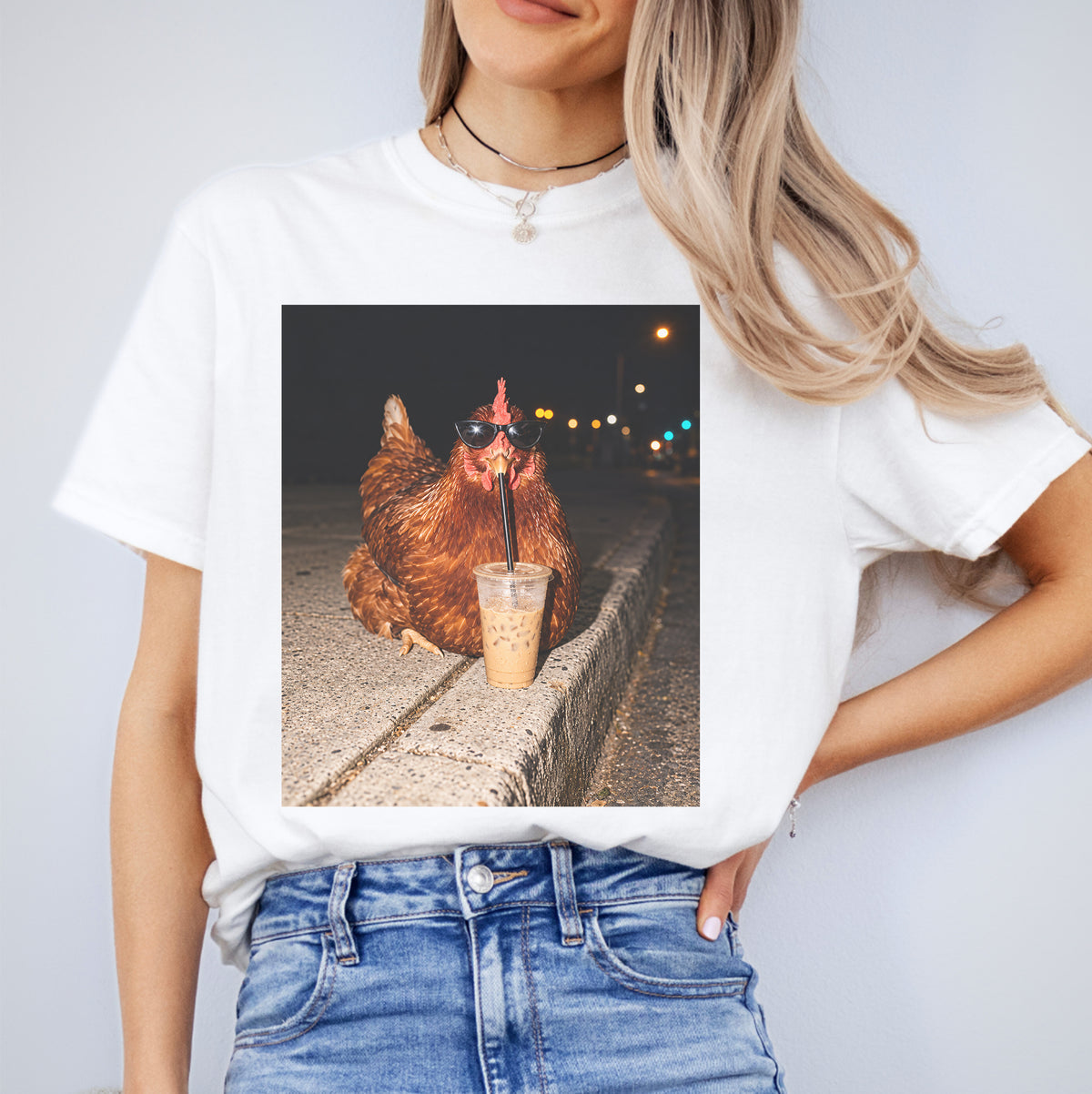 T-shirt « Poulet buvant un café glacé »