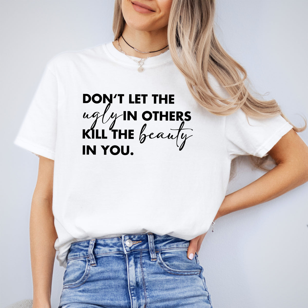 Inspirierendes Grafik-T-Shirt zum Thema Mindset – „Lass nicht zu, dass das Hässliche in anderen die Schönheit in dir zerstört“