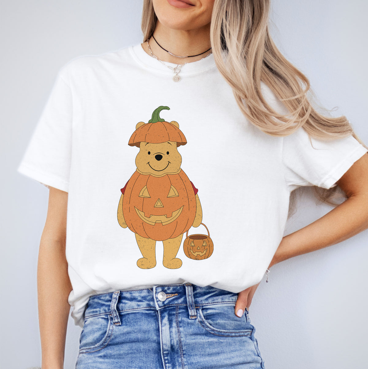 Nostalgisches T-Shirt mit Herbst- und Spooky-Season-Print – \"Winnie Puuh mit Kürbis\"