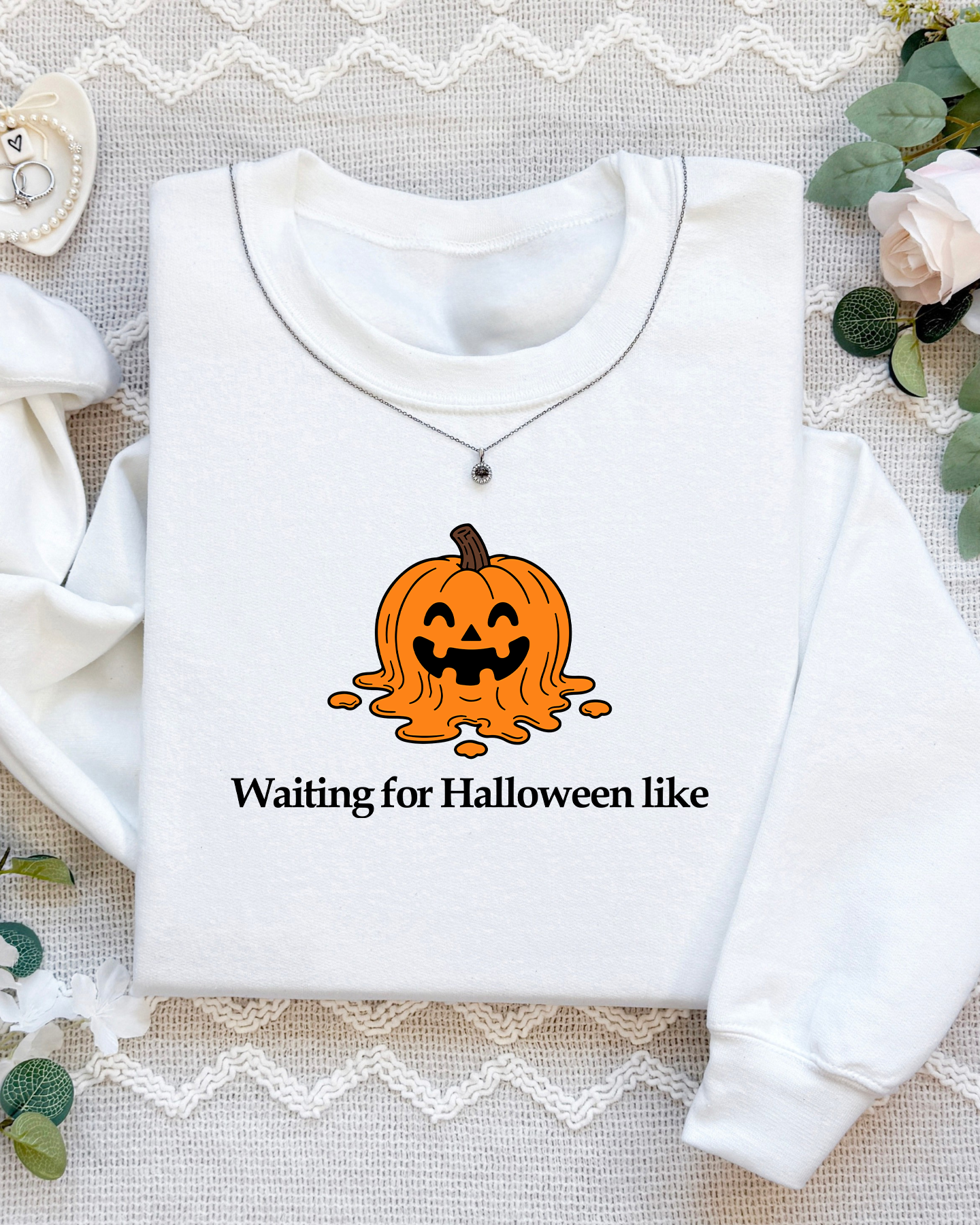 Sudadera bordada «Esperando Halloween»