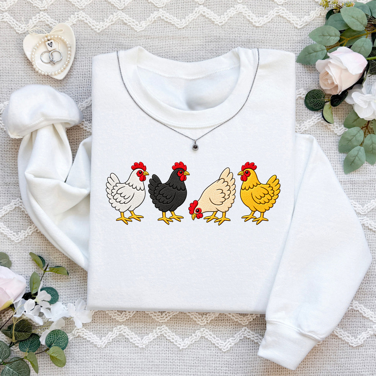 Besticktes Rundhalssweatshirt im Landhaus-Cottagecore-Stil – „Besticktes Huhn“