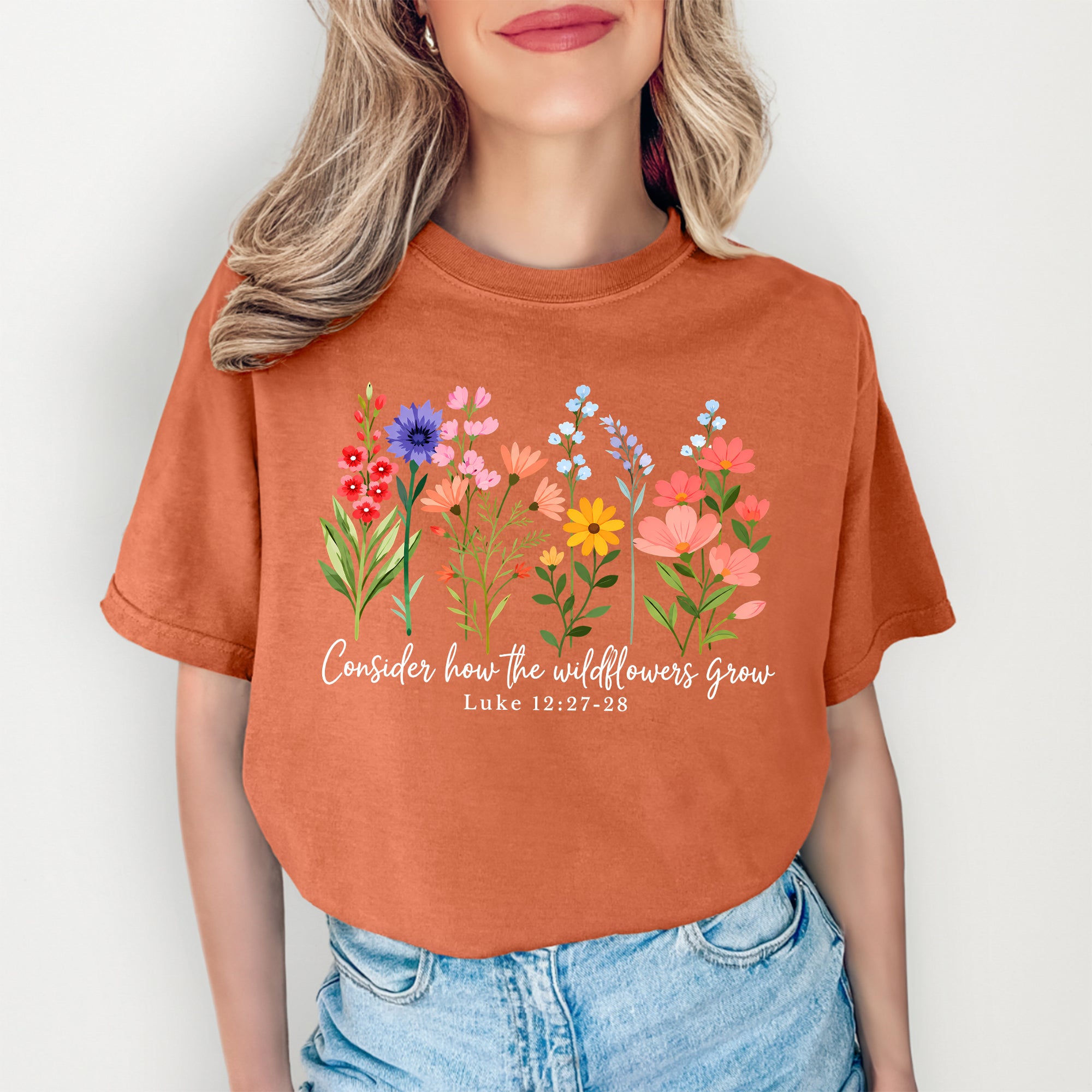 Camiseta con versículo bíblico «Consideren cómo crecen las flores silvestres»