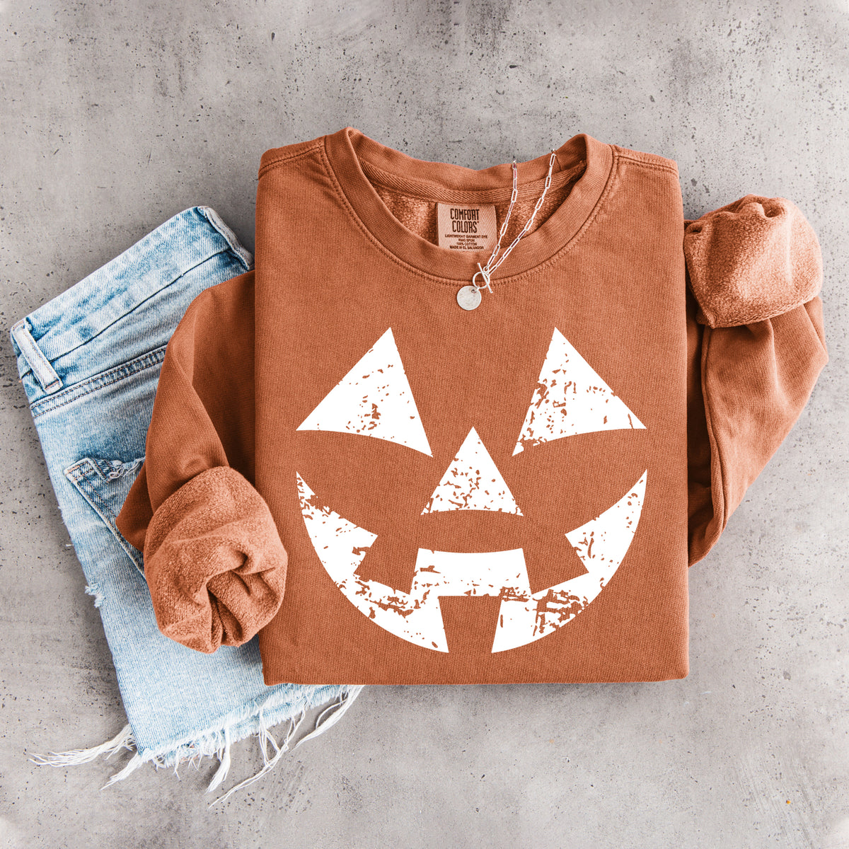 Sudadera con cara de calabaza desgastada