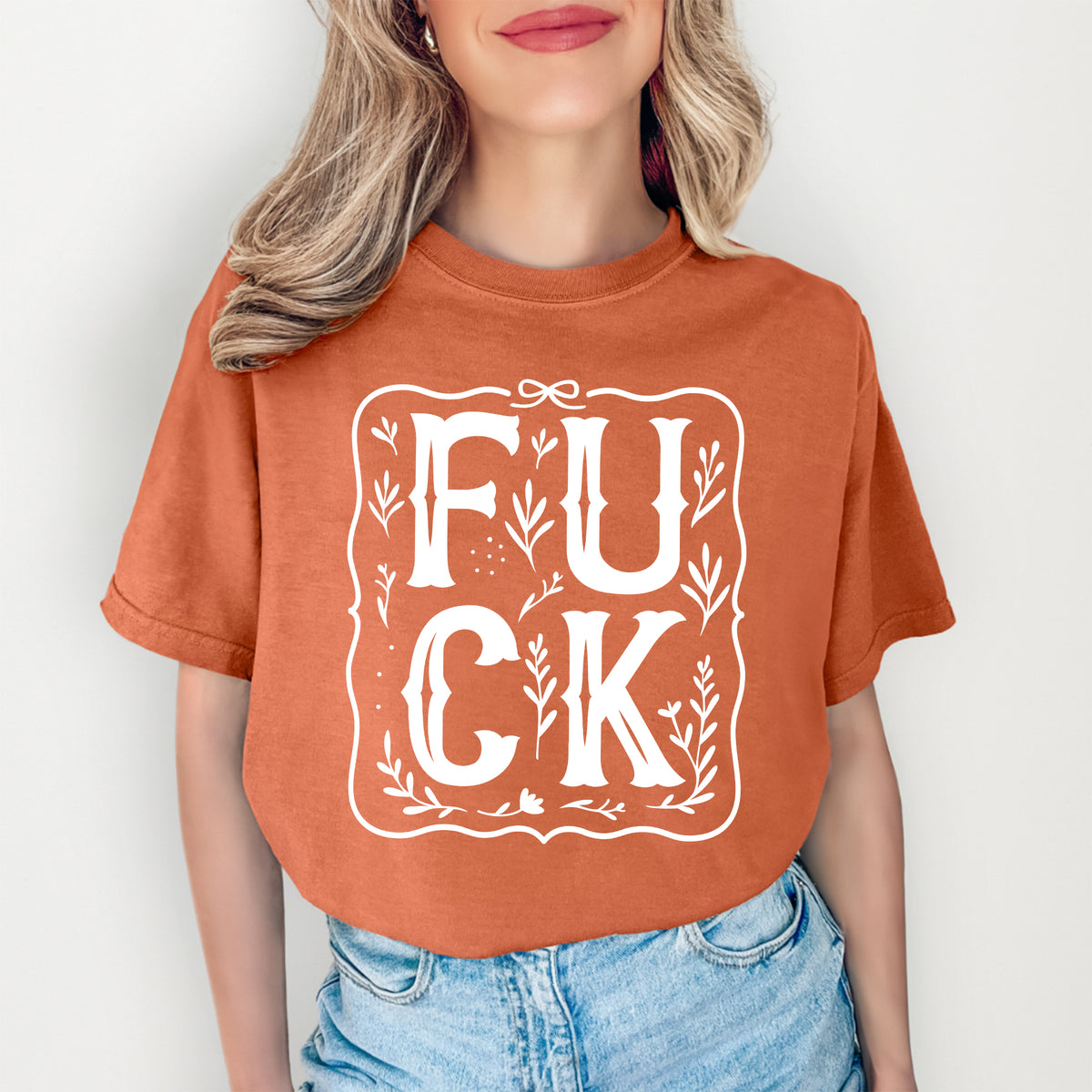 Haut graphique sarcastique à cadre floral vintage - « FUCK »