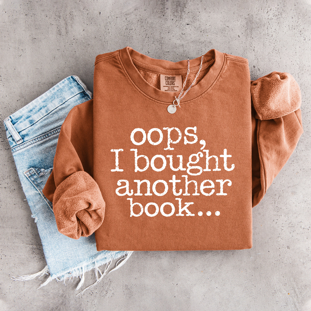 „Ups, ich habe noch ein Buch gekauft …“ – humorvolles Sweatshirt für Bücherwürmer